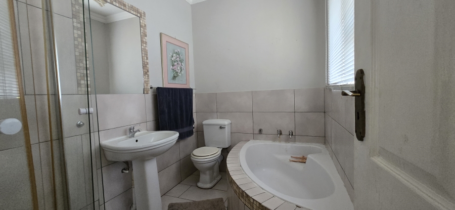 2 Bedroom Property for Sale in Waterval East North West